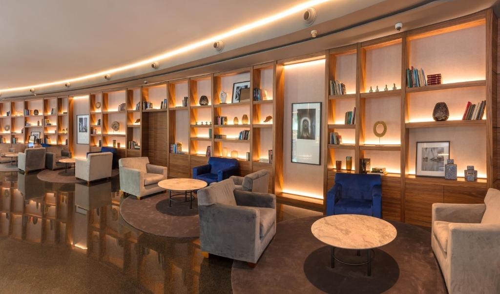 هتل والنسیا پالاس